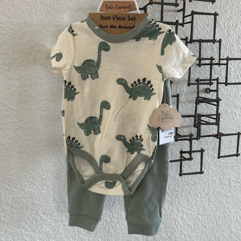 Baby Essentials - Four-piece set - 12 Months - New